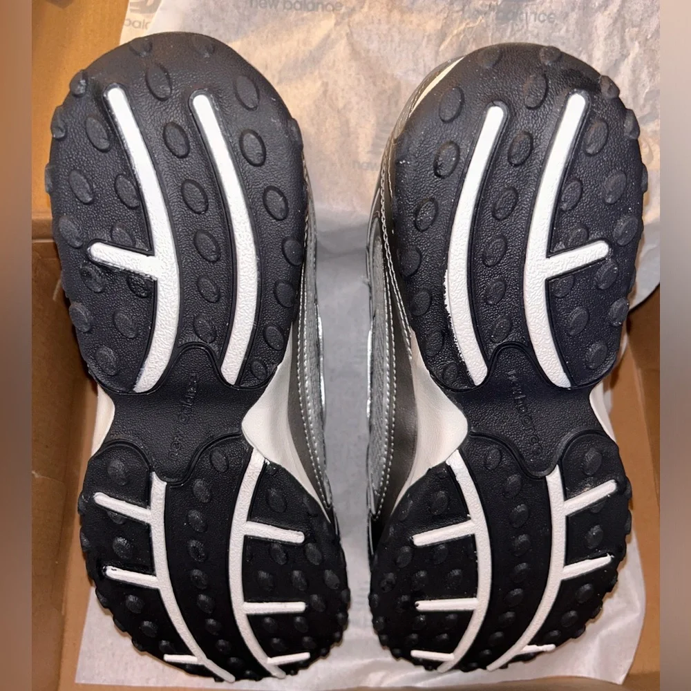 New Balance Unisex 2040L Silver and White Athletic Sneakers